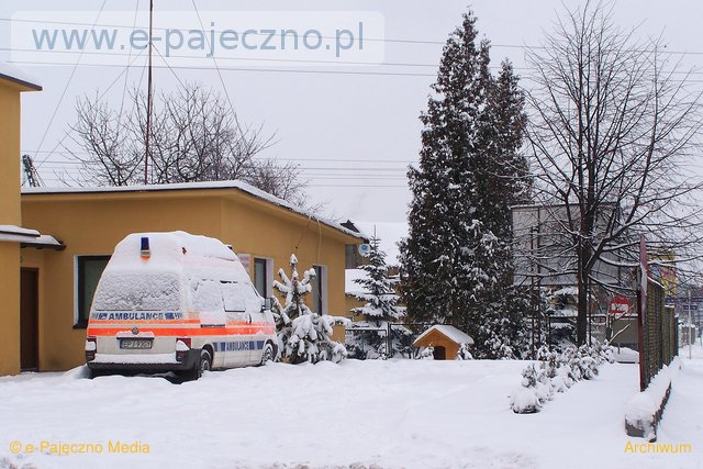 karetka pogotowia ratunkowego w pajęcznie