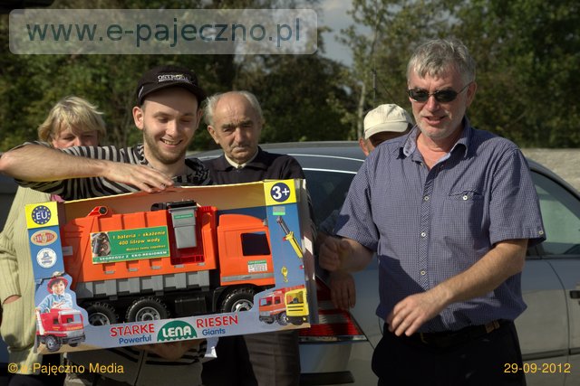 drzewka, żarówki za sprzęt, makulaturę