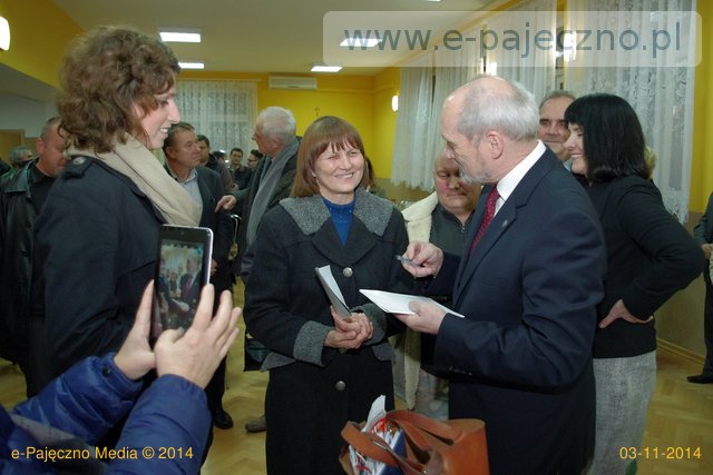 macierewicz w pajęcznie